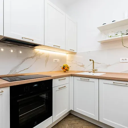 Beautiful In Center Сплит