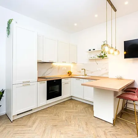 Appartement Beautiful In Center Split