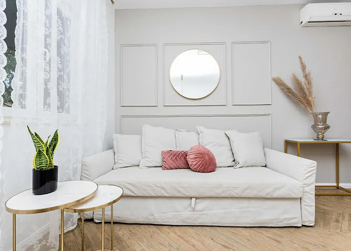 Beautiful In Center Apartment *