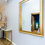 Beautiful In Center Сплит